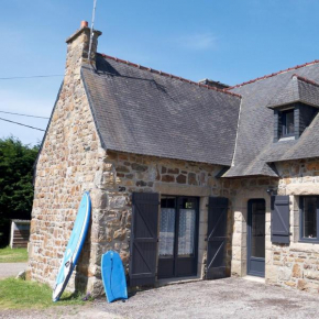 Maison bretonne entre terre et mer